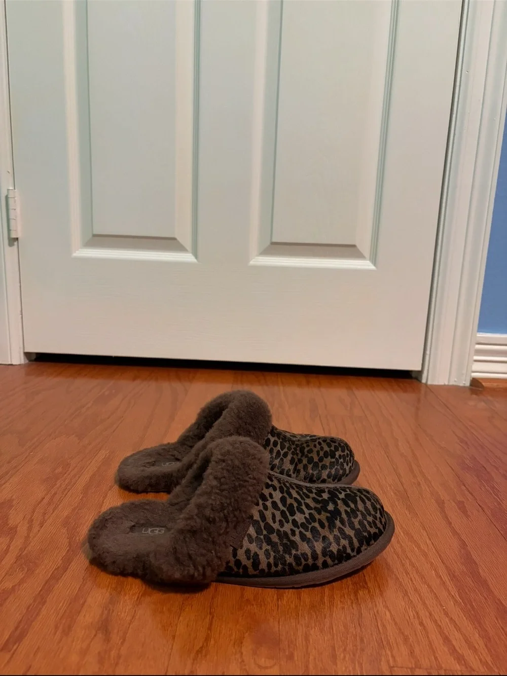 UGG Scuffette II Leopard Shearling Slippers Women's Size 9 - Picture 5 of 11